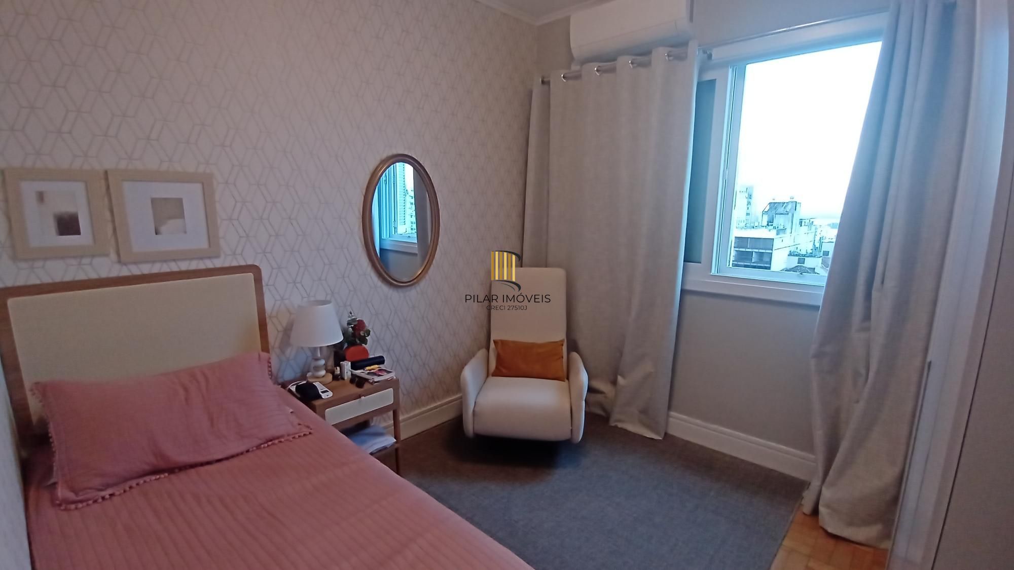 Apartamento com 4 dormitórios no Centro de Porto Alegre