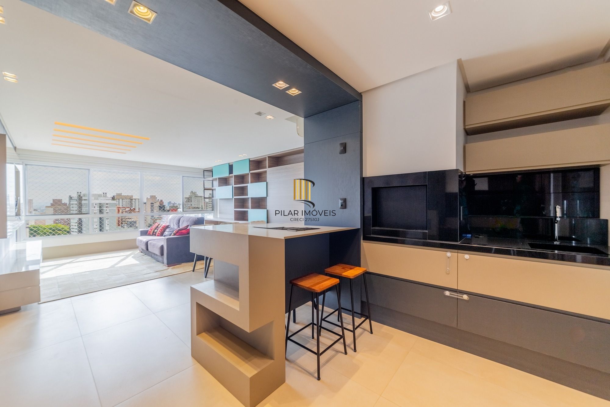 Apartamento semimobiliado, com 94m privativos, 2 suites e 3 vagas de garagem