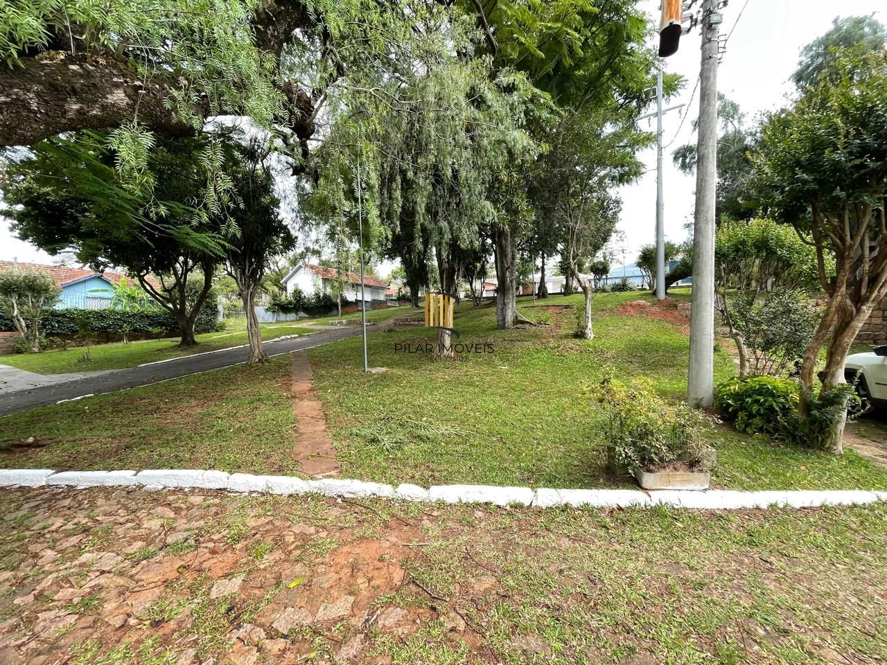 Casa 03 dormitórios,  287m² privativos Bairro Santa Tereza!