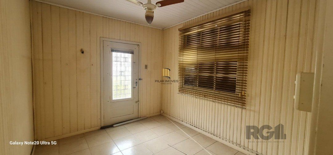Casa com 2 dormitórios e 2 banheiros, área privativa de 100m²