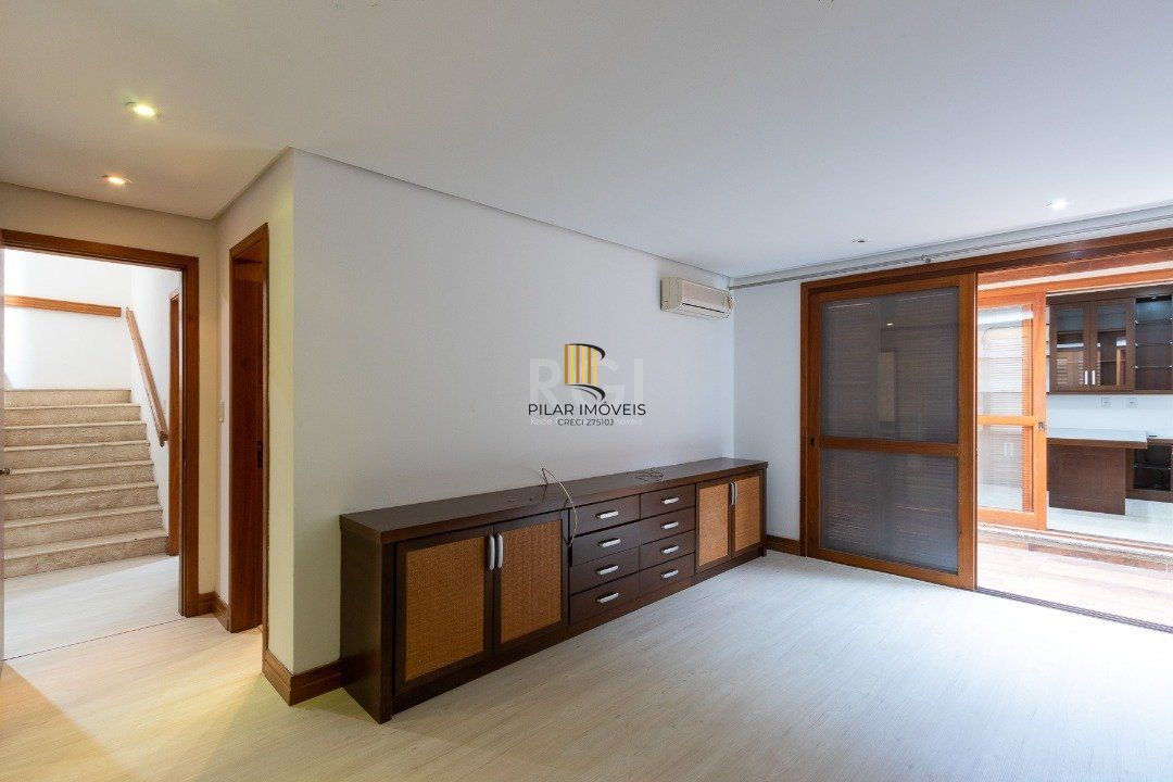 Casa em condomínio para Venda com 4 dormitórios, sendo 1 suites e 4 vagas no bairro Ipanema