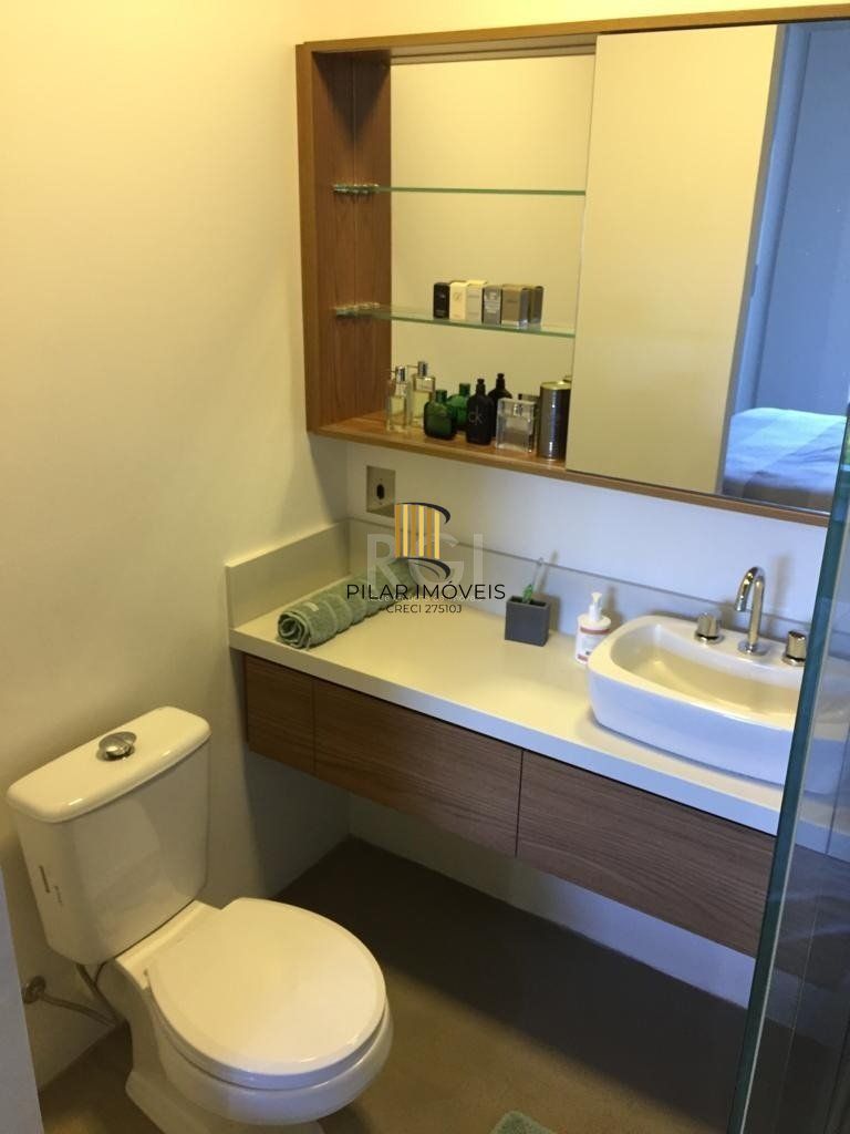 Apartamento para Venda - 68.5m², 2 dormitórios, sendo 1 suites, 2 vagas - Petrópolis