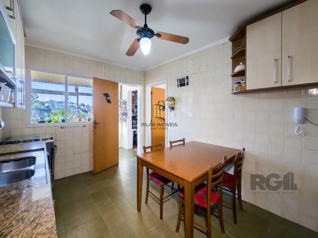 Cobertura, 2 quartos, 1 suite, dependência de empregada, 1 vaga de garagem, bairro Partenon