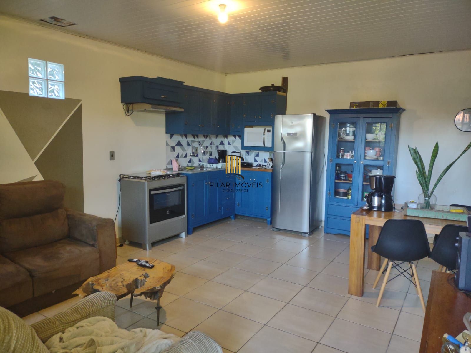 Casa com 4 quartos, suíte, piscina, lareira, churrasqueira em um terreno de 616m².