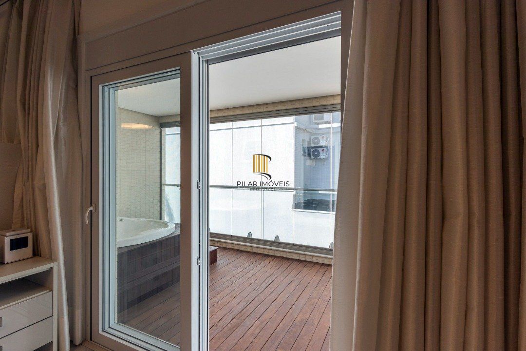 Cobertura para Venda - 319.17m², 3 dormitórios, sendo 3 suites, 4 vagas - Cristal