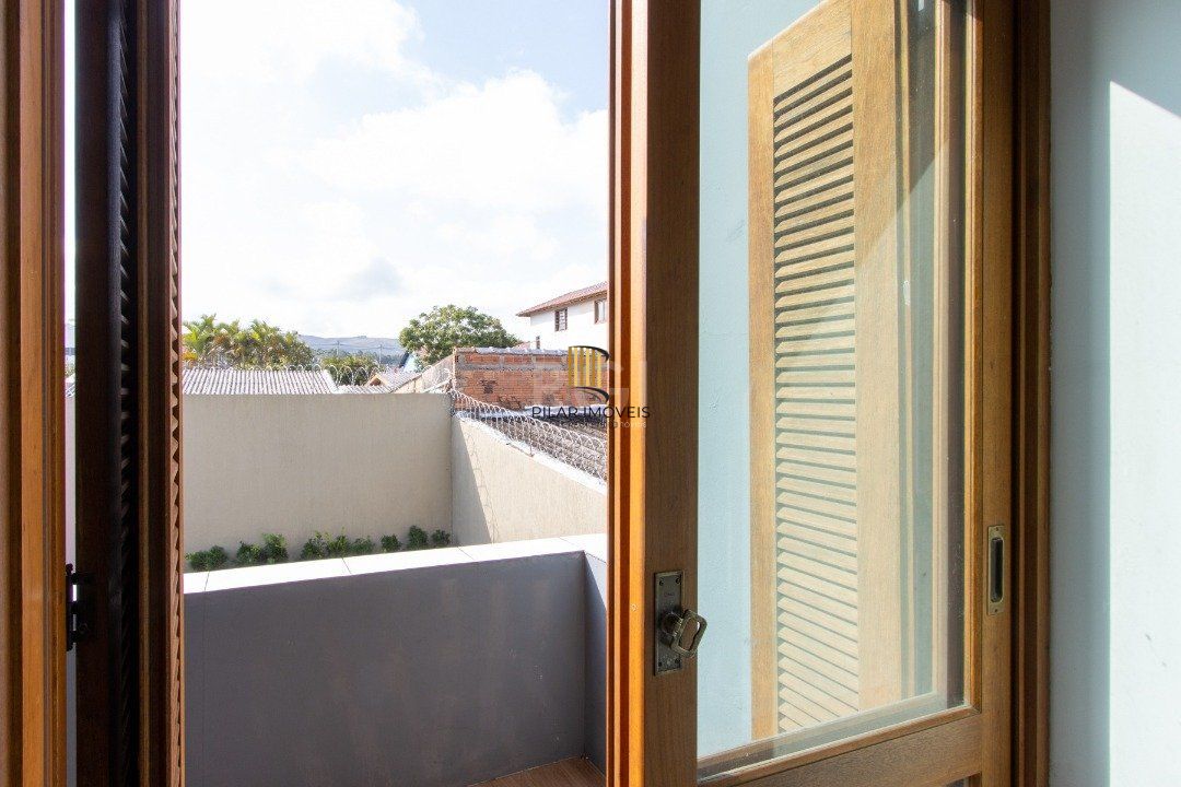 Casa para Venda - 204m², 3 dormitórios, sendo 3 suites, 2 vagas - Espirito Santo