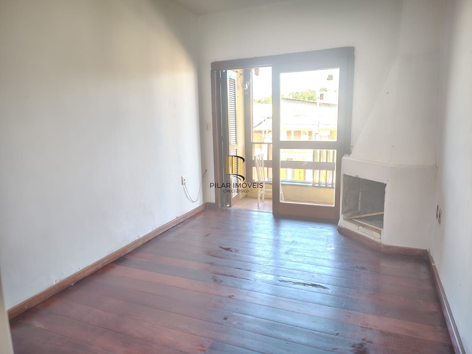 Casa de 4 dormitórios, 1 suíte e 4 vagas de garagem no bairro Cavalhada.