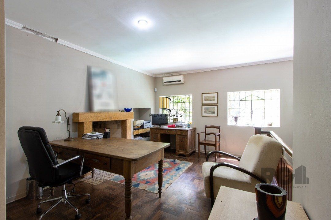 Casa 7 dormitórios no bairro Pedra Redonda