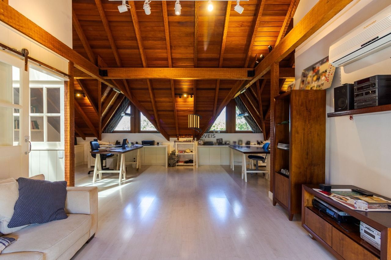 Casa em Condomínio com 487m² | 4 Dormitórios sendo 4 suítes, 3 vagas, no Bairro Três Figueiras, Porto Alegre