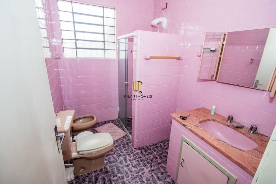 Casa para Venda - 200m², 3 dormitórios, 8 vagas - Cristal