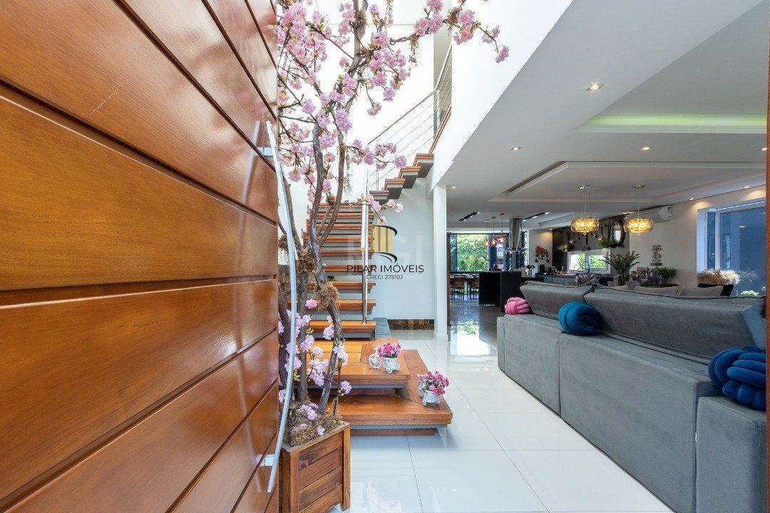 Casa para Venda - 420m², 3 dormitórios, sendo 3 suites, 8 vagas - Ipanema
