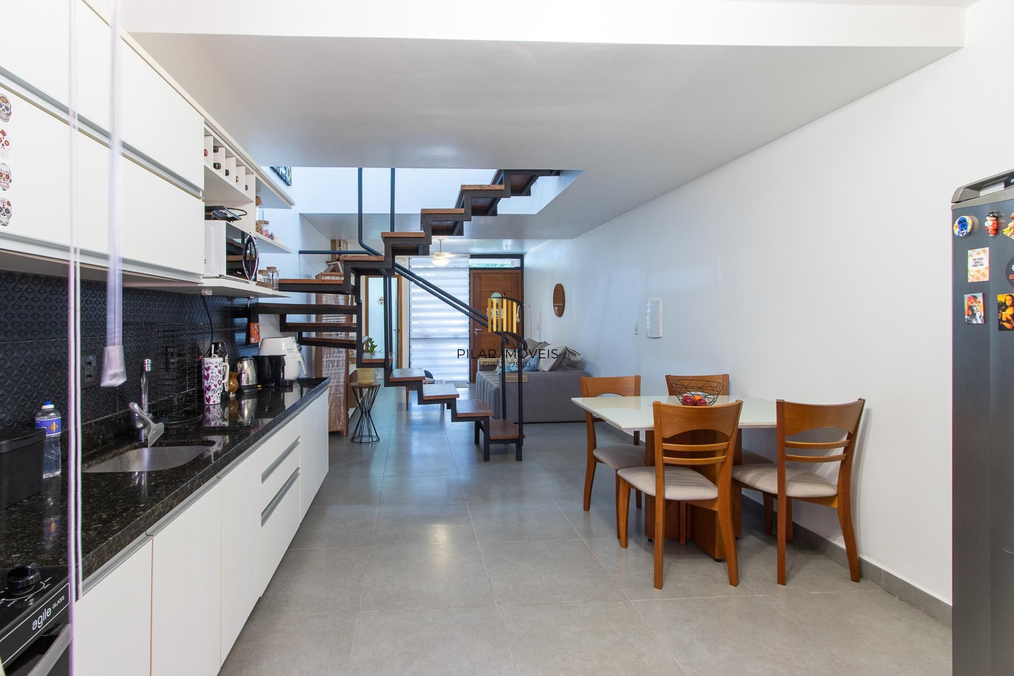 Casa 2 dormitórios no bairro Hípica