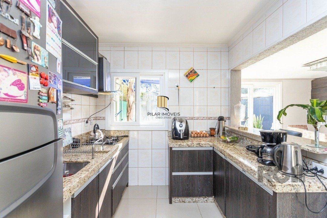 BELÍSSIMA CASA 3 SUÍTES NO CORAÇÃO DO  BAIRRO TRISTEZA