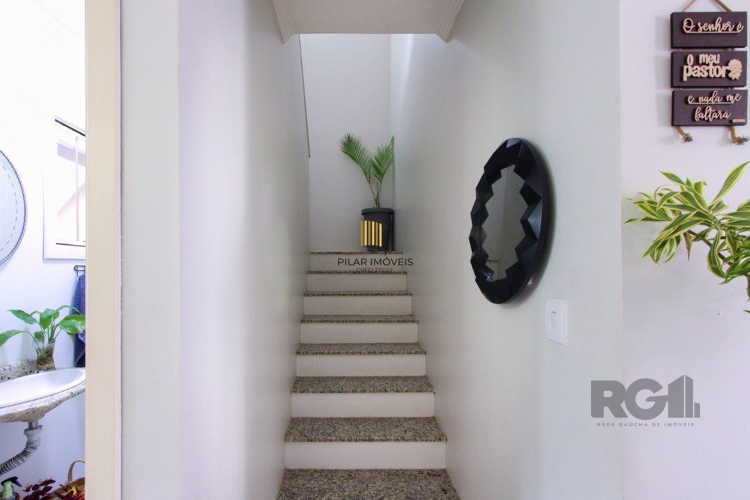 Casa 2 dormitórios no bairro Hípica