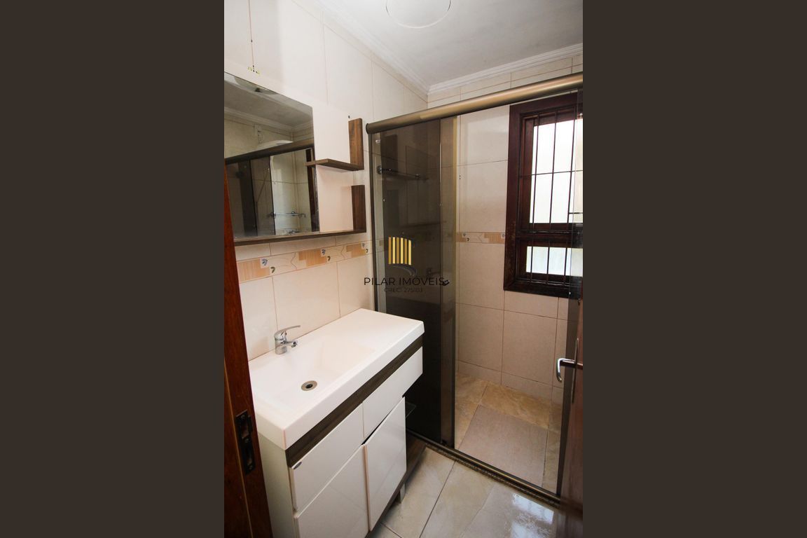 Apartamento de 2 dormitórios, 1 suíte, closet e 2 vagas de garagem .