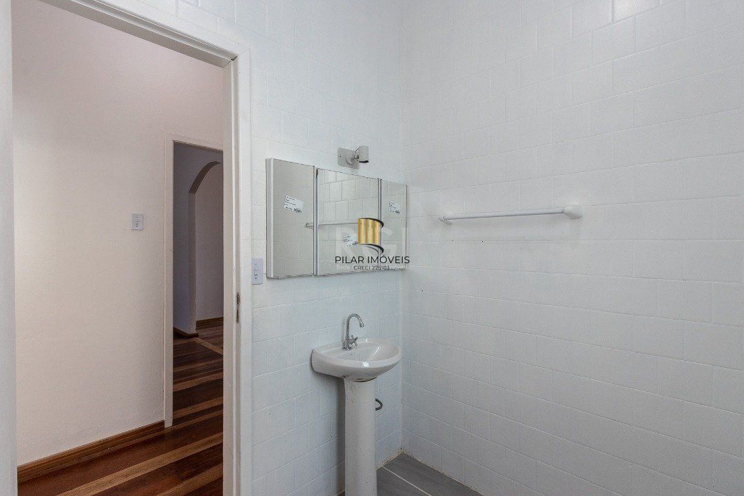 Casa para Venda - 180.2m², 3 dormitórios, 3 vagas - Medianeira