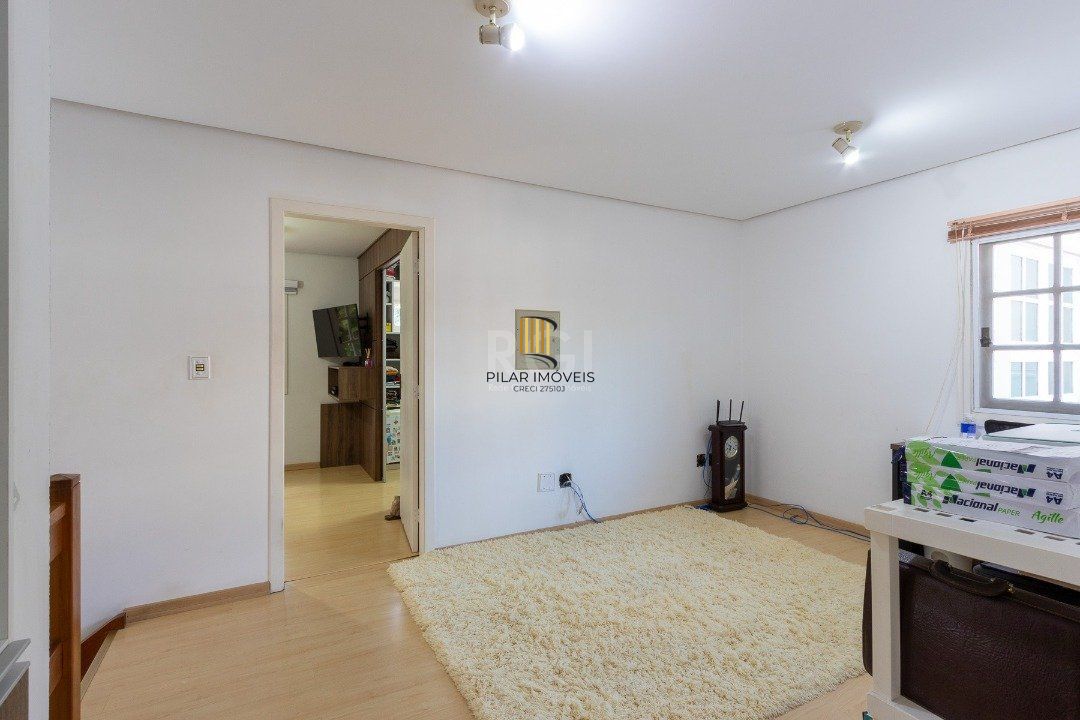 Casa Condominio para Venda - 300m², 4 dormitórios, sendo 2 suites, 2 vagas - Ipanema
