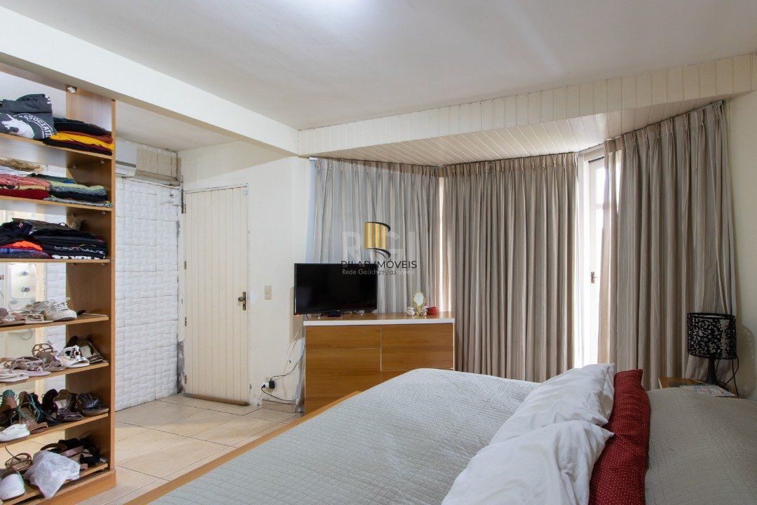 Casa 4 dormitórios no bairro Hípica