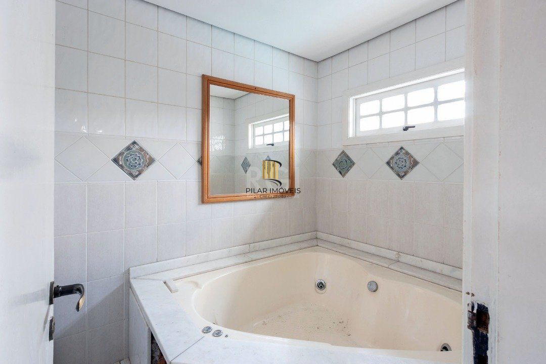 Cobertura para Venda - 255m², 3 dormitórios, sendo 1 suites, 2 vagas - Praia de Belas