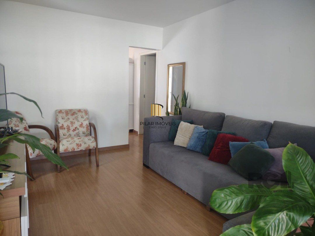 Casa com 250m²,  2 quartos, 1 suite, edícula, no bairro Nonoai