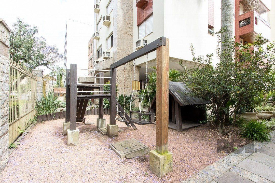 Apartamento 3 quartos, 1 suite, dependência, sacada com churrasqueira, 2 vagas - Bairro Menino Deus