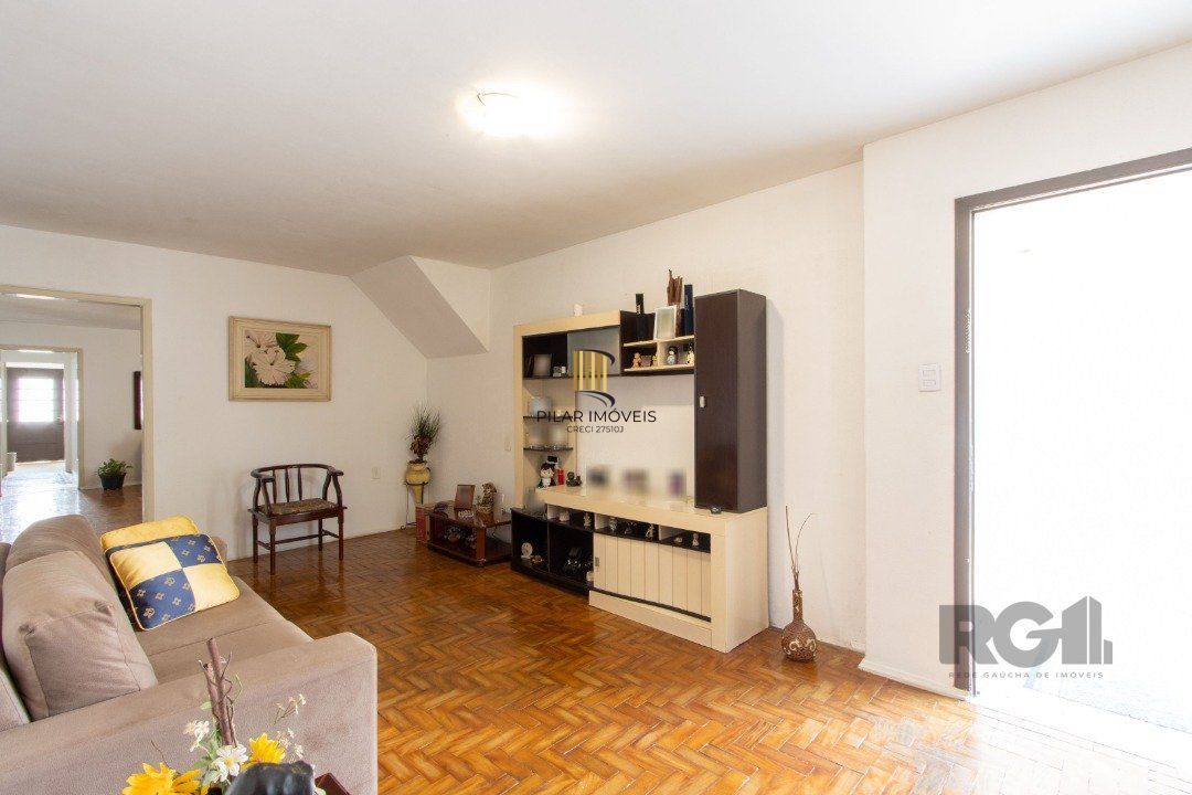 Casa 7 dormitórios no bairro Camaquã
