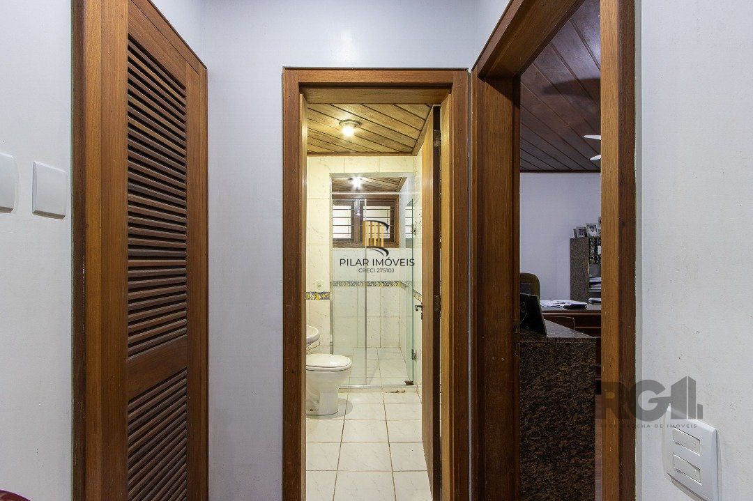 Casa de Condomínio 6 dormitórios no bairro Cavalhada