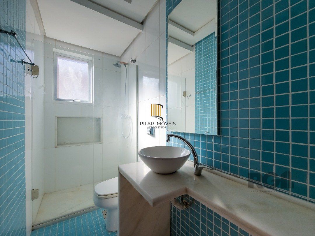 Cobertura com 222m² privativos, 3 quartos, 1 suite, lareira, piscina, 2 vagas no Bairro Rio Branco