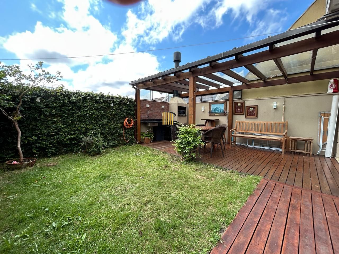 Casa condomínio | 3 dormitórios | 1 Suíte | 240,82 Privativos | 2 Vagas | Bairro Teresópolis