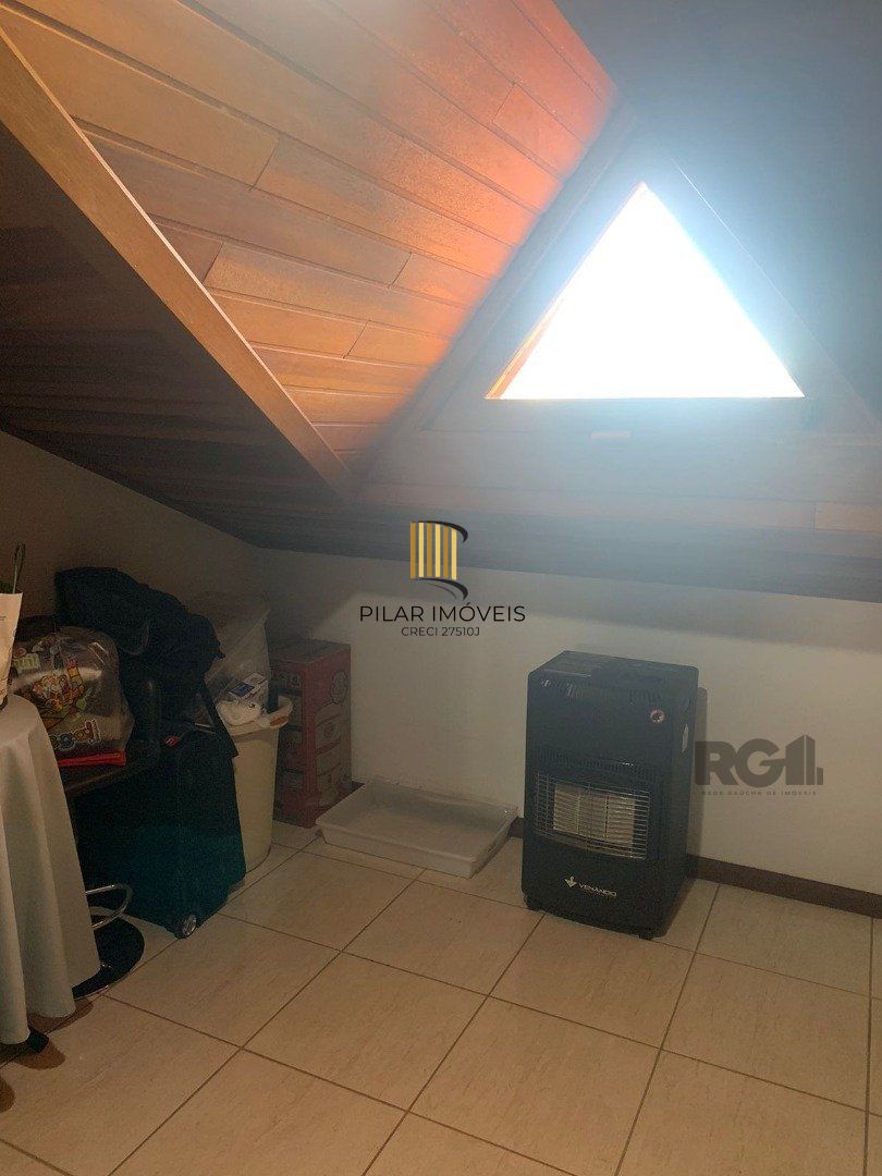 Casa 3 dormitórios no bairro Hípica