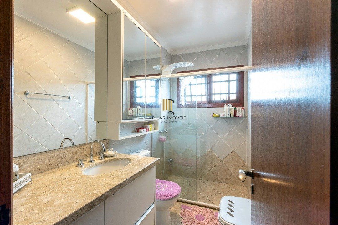 Casa para Venda - 293.76m², 3 dormitórios, sendo 1 suites, 6 vagas - Guarujá