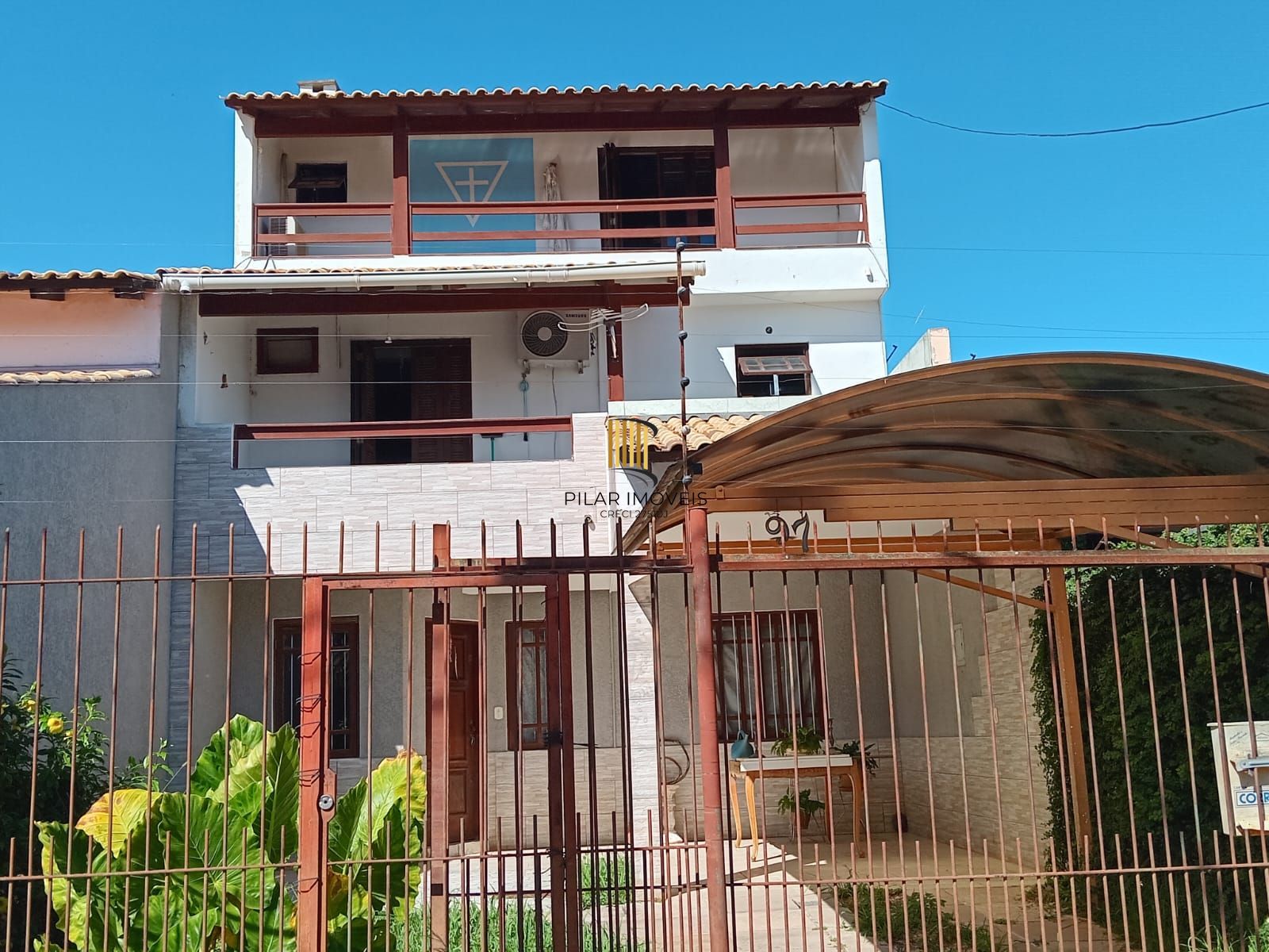 Excelente oportunidade de adquirir um sobrado no charmoso bairro Guarujá