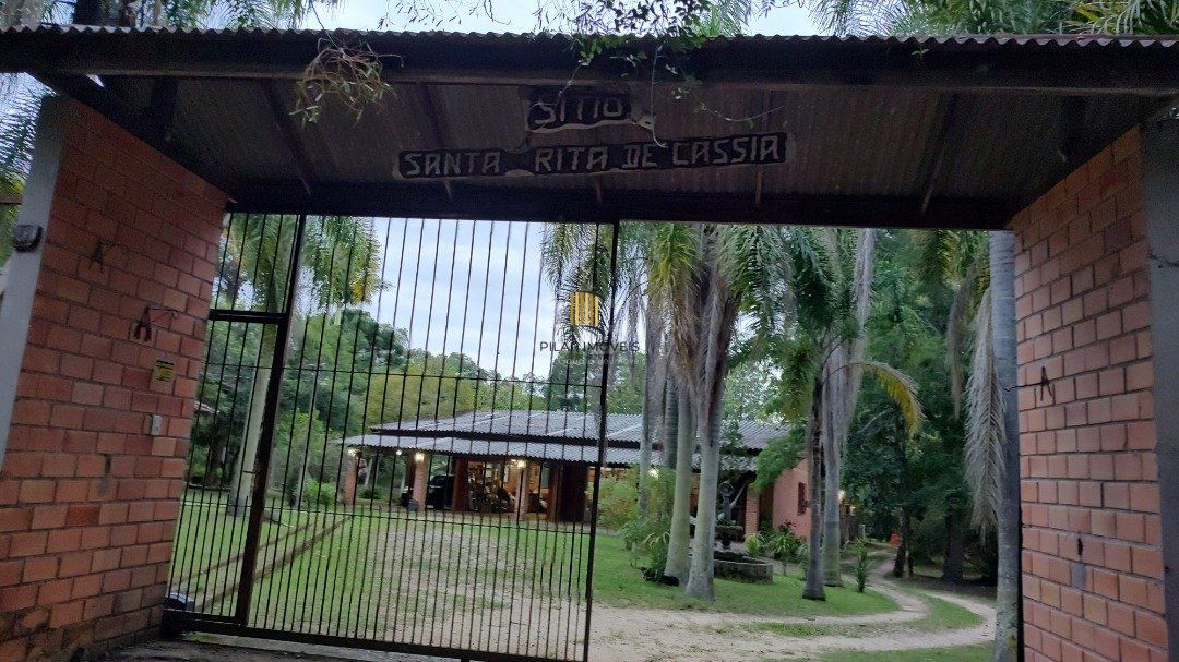Sitio à venda no Lami, com 2 casas térreas, com 4 quartos cada uma