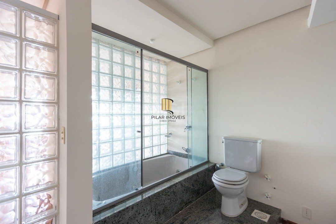 Cobertura para Venda - 302m², 4 dormitórios, sendo 1 suites, 3 vagas - Menino Deus