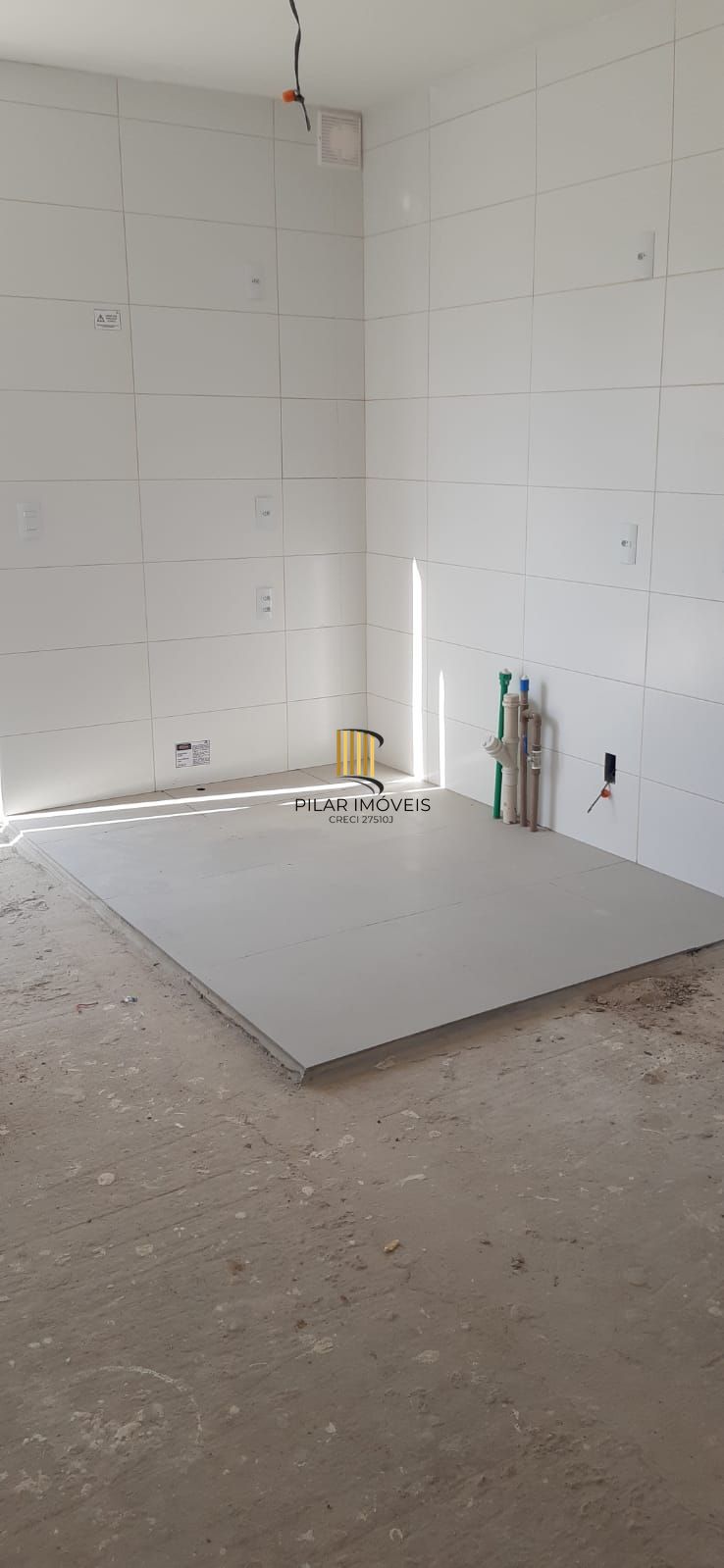 CASA EM CONDOMINIO FECHADO PARA VENDER  NO BAIRRO CAMPO NOVO - 02 QUARTOS - 01 VAGA