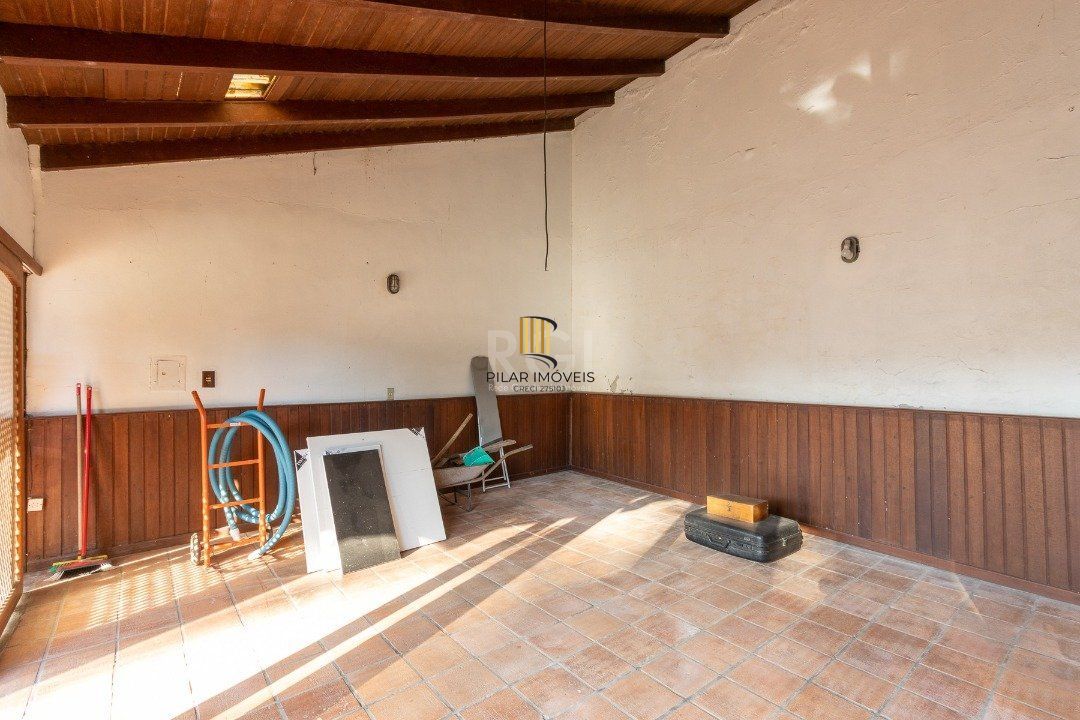 Casa para Venda - 244m², 3 dormitórios, sendo 1 suites, 2 vagas - Guarujá