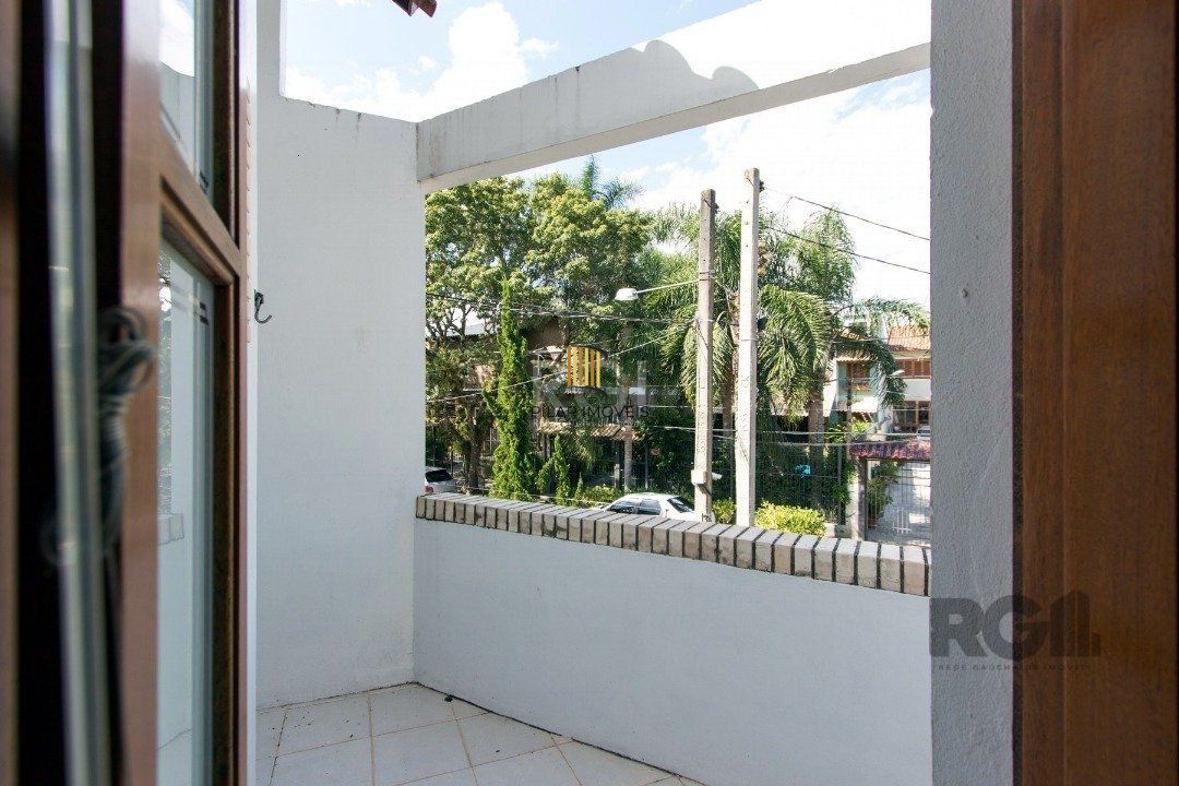 Casa 3 dormitórios no bairro Serraria