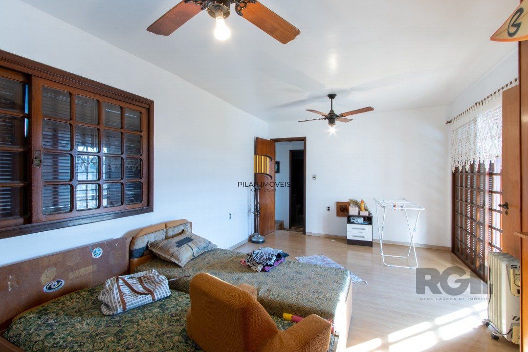 Casa para Venda - 300m², 3 dormitórios, sendo 1 suites, 4 vagas - Tristeza
