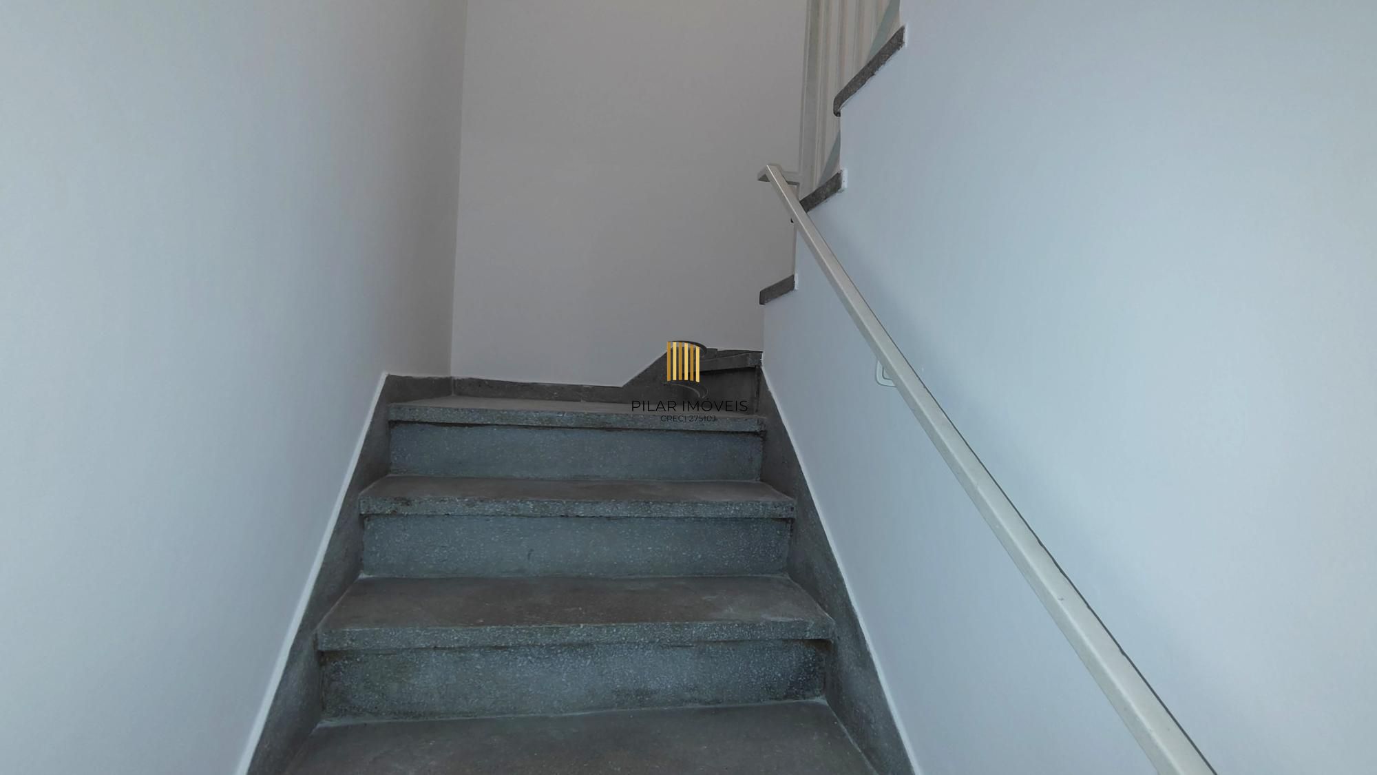 Casa de condomínio, 3 dormitórios, 1 suíte, 1 vaga coberta, no bairro Cristal.