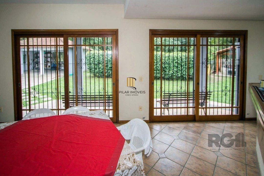 Sobrado com 6 suites, lareira, lavabo, pátio - Bairro Belém Velho