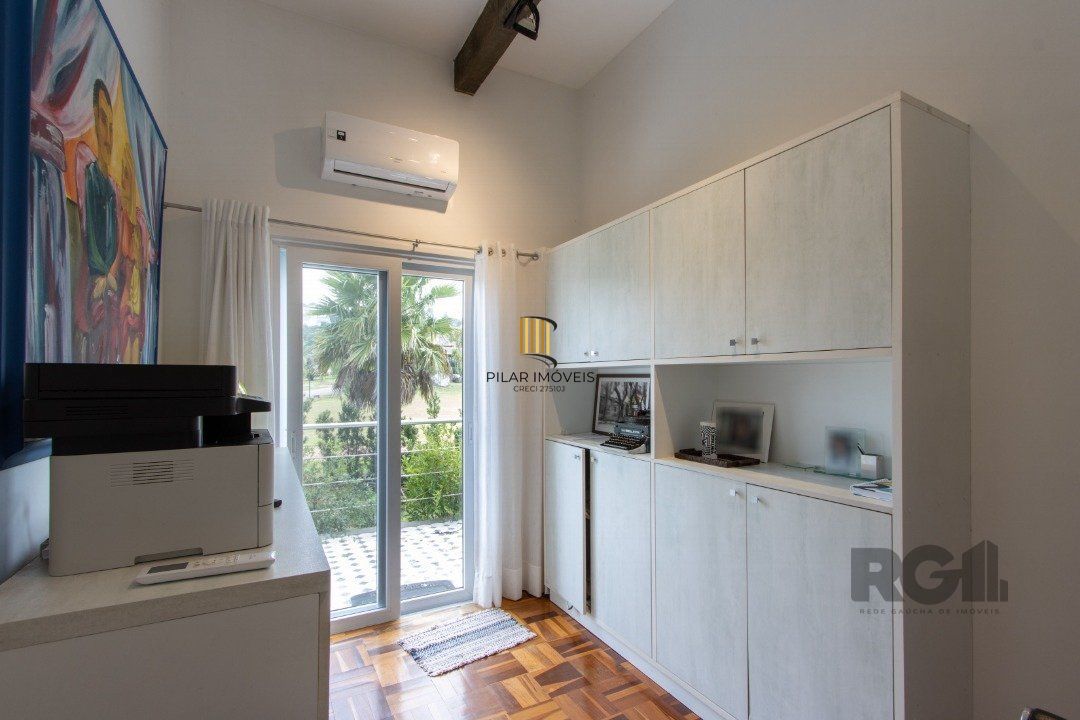 Casa de Condomínio 4 dormitórios no bairro Vila Nova