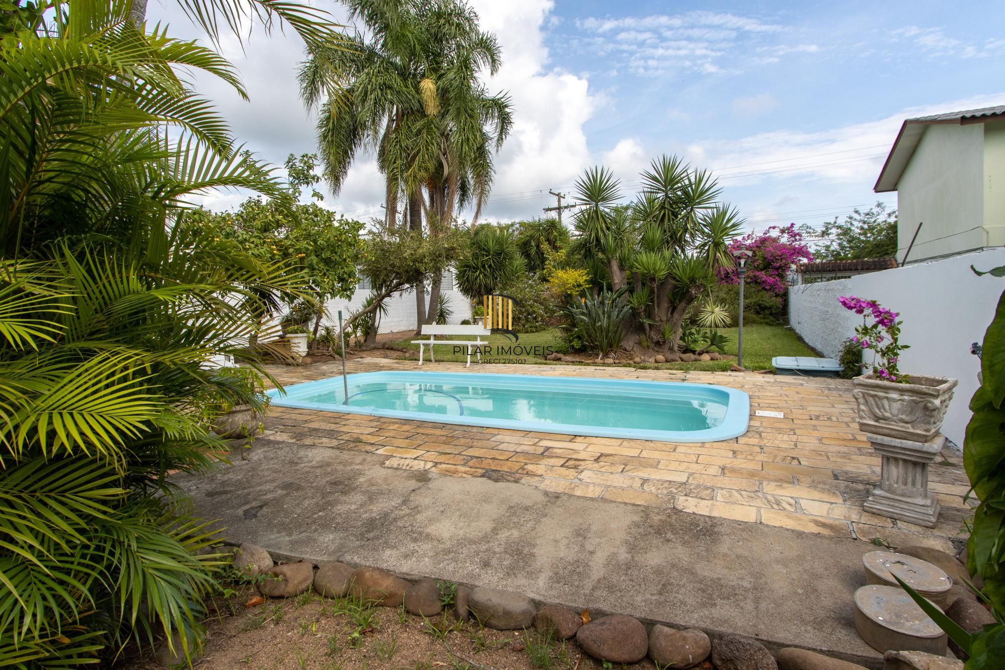 Casa em Vila Nova, Porto Alegre! Com 160m² de área privativa e um total de 899m²