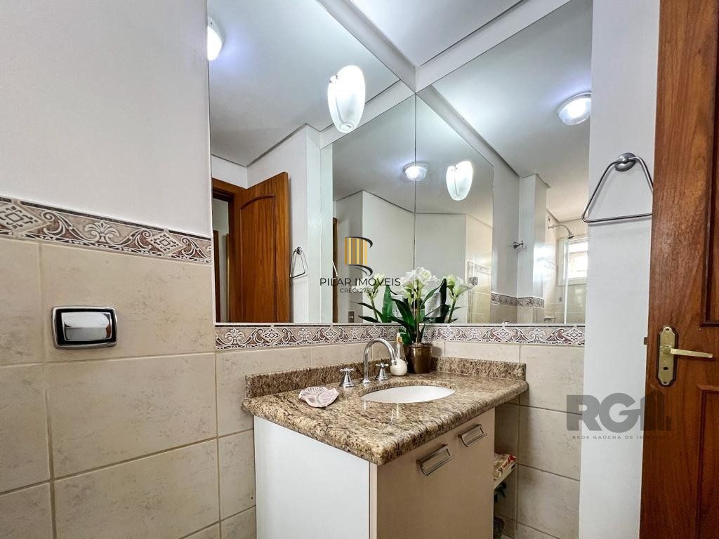 Excelente casa em condomínio no Bairro Tristeza - Ao lado do Shopping Paseo