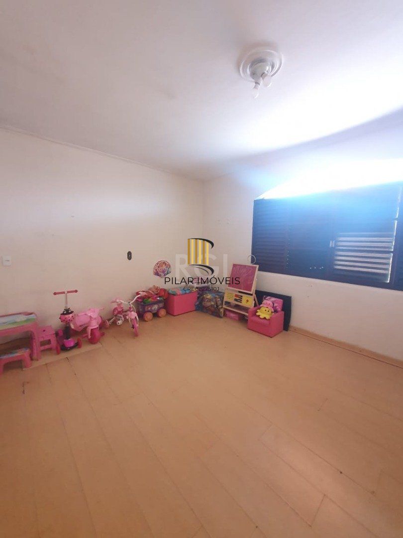 Casa para Venda - 226.9m², 5 dormitórios, sendo 2 suites, 5 vagas - Teresópolis