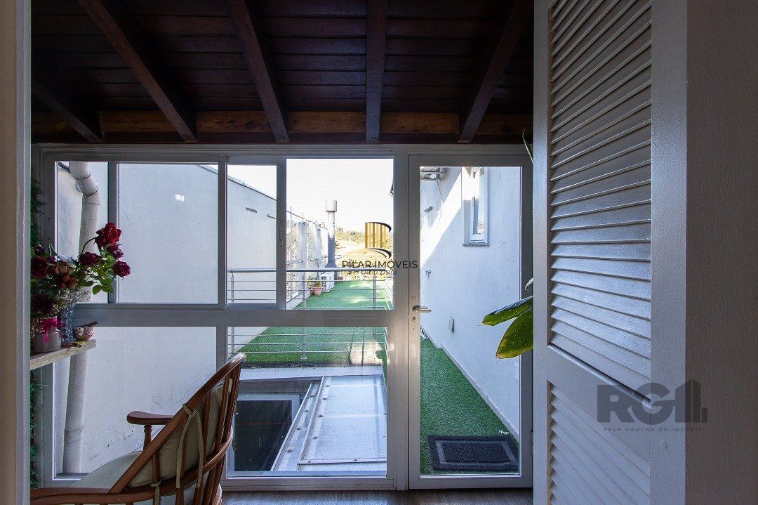 Casa 6 dormitórios no bairro Cristal
