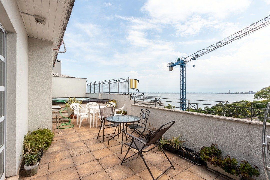 Cobertura para Venda - 255m², 3 dormitórios, sendo 1 suites, 2 vagas - Praia de Belas