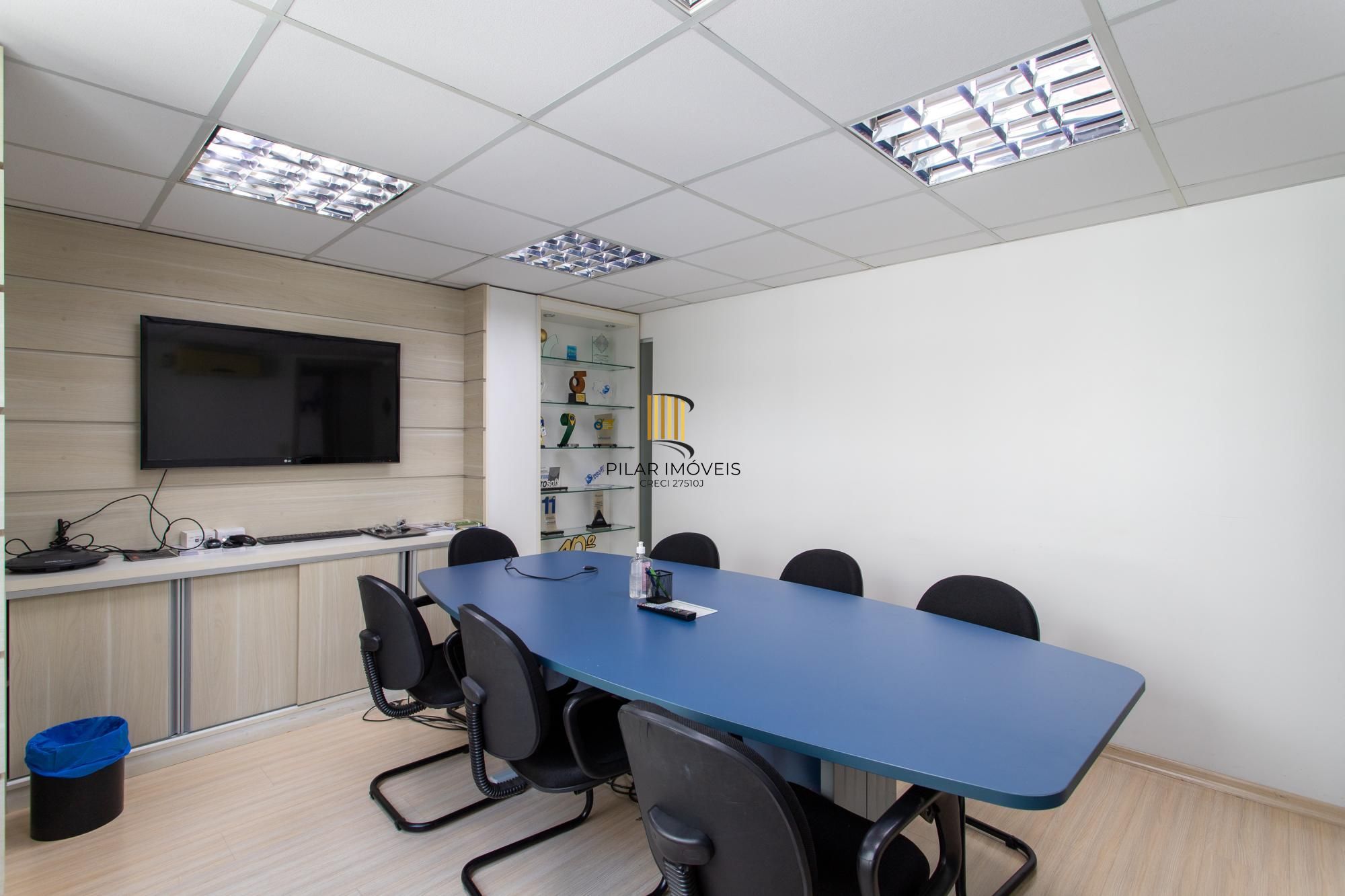 Andar inteiro mobiliado com 215 m² para até 60 pessoas