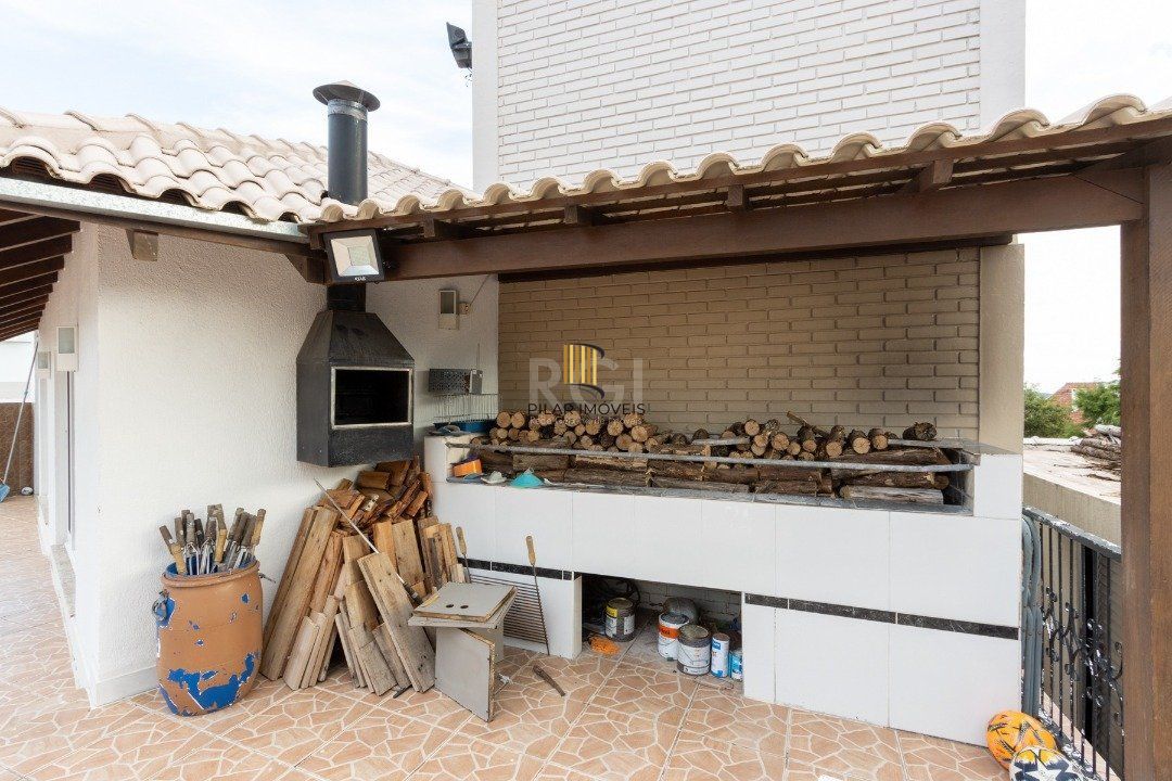 Casa de Condomínio 6 dormitórios no bairro Nonoai