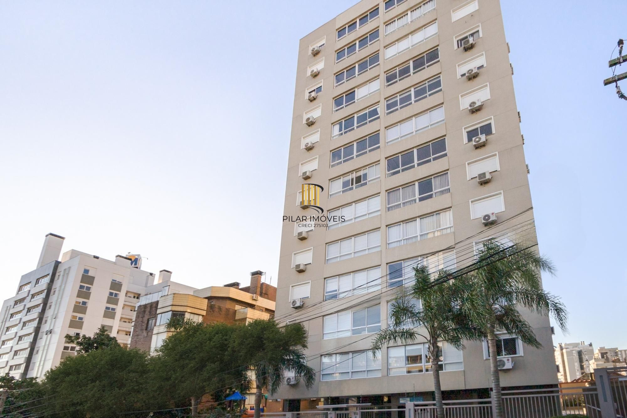 Apartamento semimobiliado, com 94m privativos, 2 suites e 3 vagas de garagem