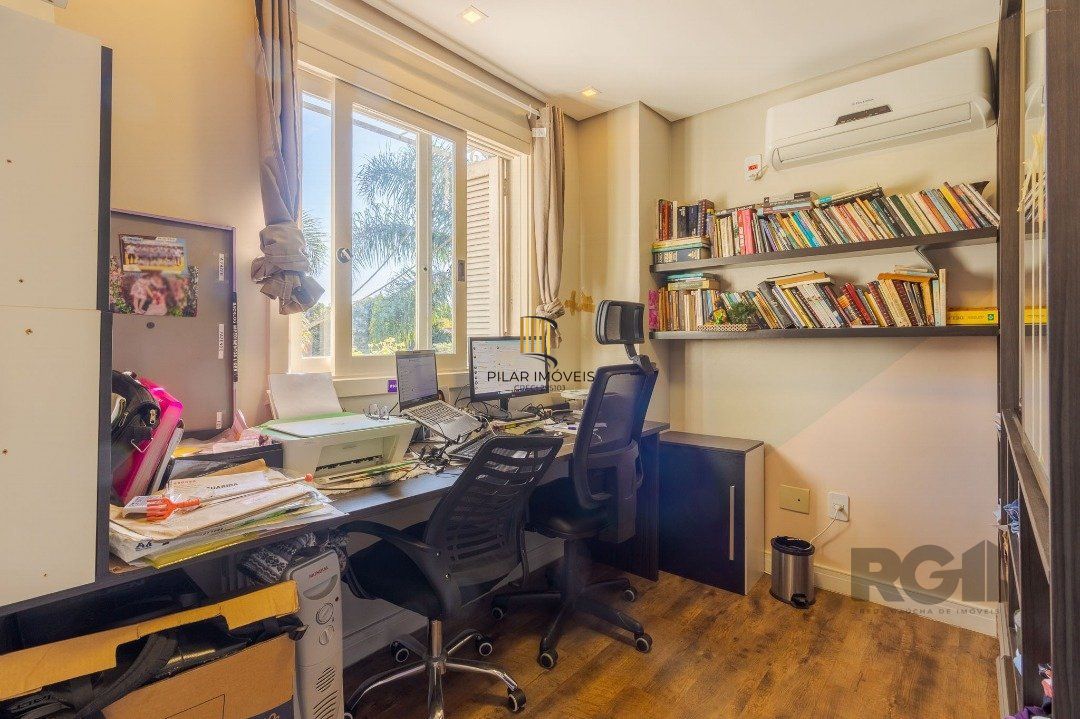 Casa em condomínio, 3 quartos, 1 suite, lareira, churrasqueira, 1 vaga - Bairro Tristeza